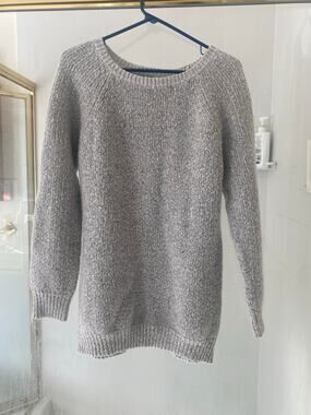 Forever 21 beautiful Dove Pale gray sweater s great condition